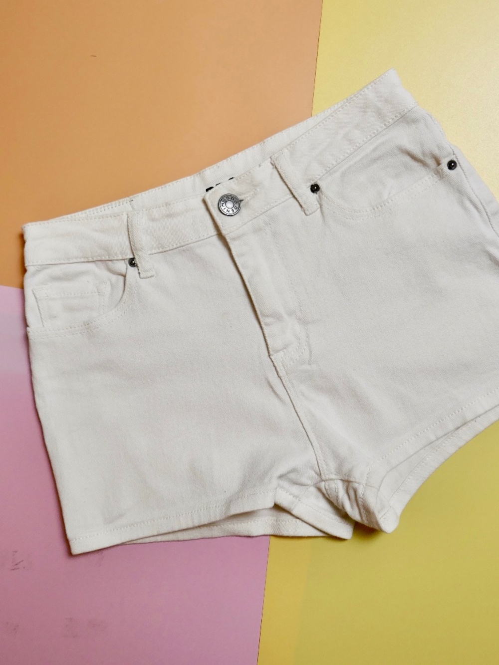 BDG "ERIN" White Denim High Rise Shorts size 26w